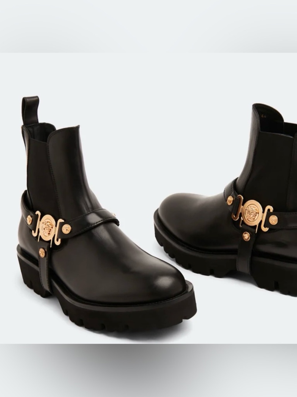 VERSACE
Medusa Biggie Chelsea boots
$1,688